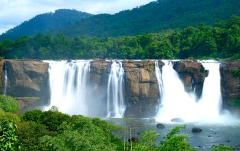 Athirapally_falls_in_Thrissur_16